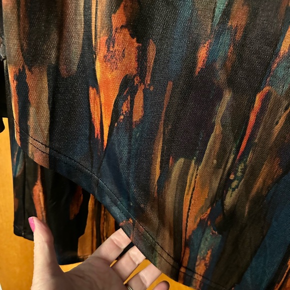 Gorgeous Pyramid Collection Tunic - Picture 5 of 6